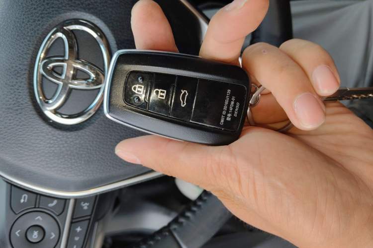 Used Toyota Camry 2021 2.0G Luxury Edition
