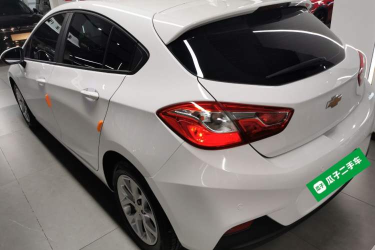 Used Chevrolet Cruze 2017 1.5L Hatchback Automatic Pioneer Sunroof Edition
