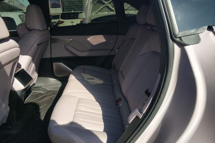 Used ONVO L60 2024 60 kWh Rear-Drive Version
