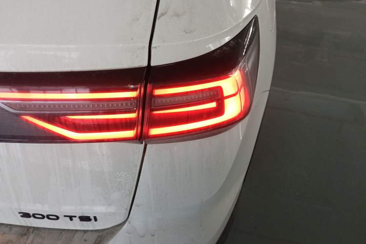 Used Volkswagen Tharu 2024 300TSI Two-Wheel-Drive Moon Luxury Edition