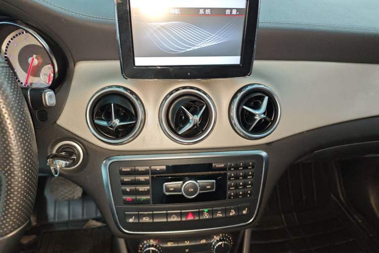 Used Mercedes-Benz GLA 2015 GLA 220 4MATIC Fashion Model