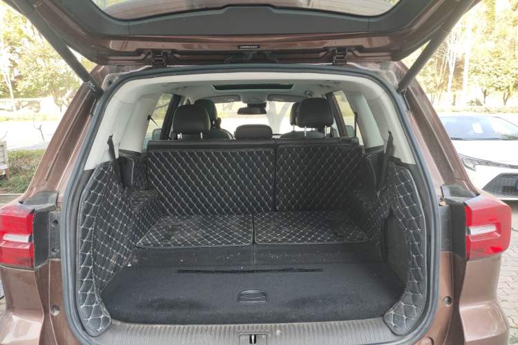 Used Roewe RX8 2018 30T Smart Connectivity All-Wheel Drive Supreme Edition
