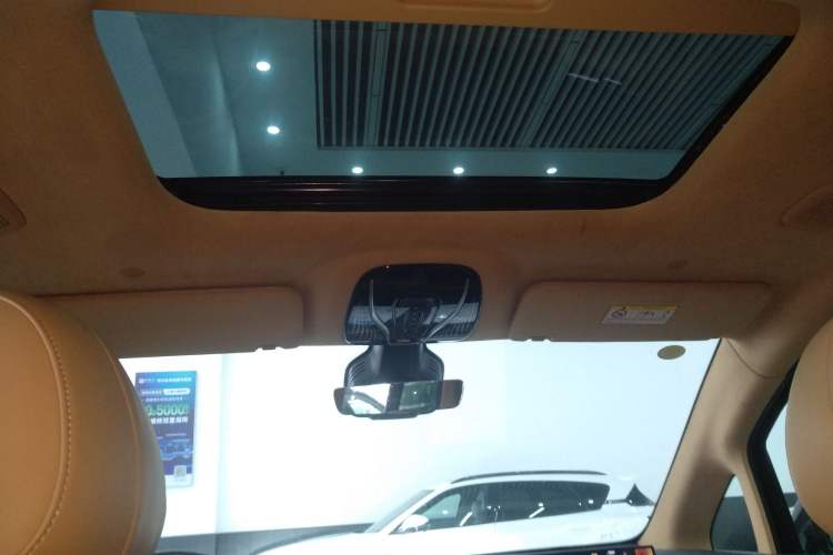 Used VOYAH Dream 2025 PHEV Four-Wheel-Drive Flagship Kunpeng Edition
