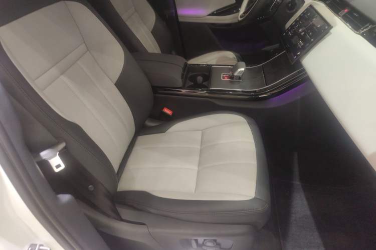 Used Land Rover Range Rover Evoque 2024 Aurora L 249 PS Prestige Light-Chasing Edition
