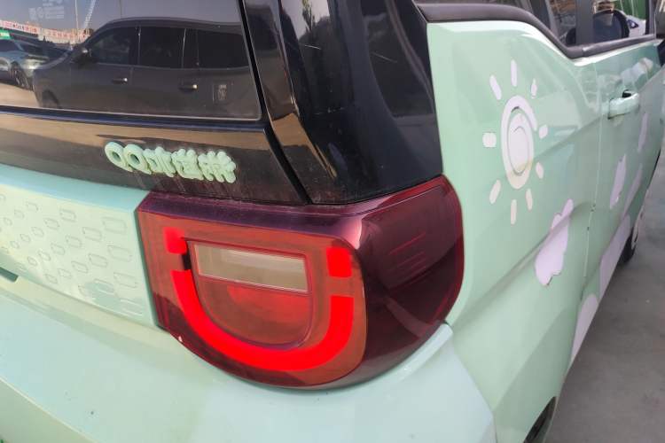 Used Chery QQ Ice Cream 2022 170km Sundae Phosphate Lithium-Ion
