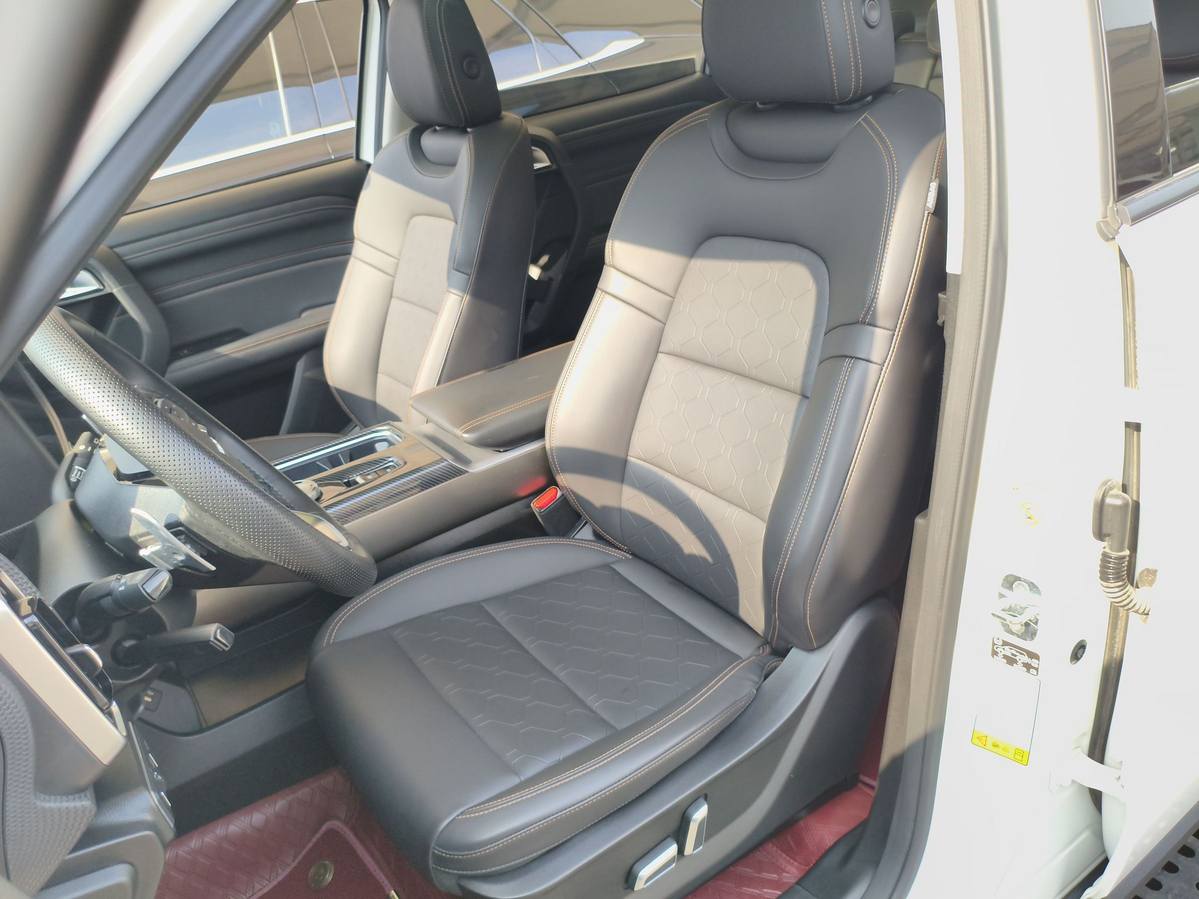 Переднее сиденье в автомобиле