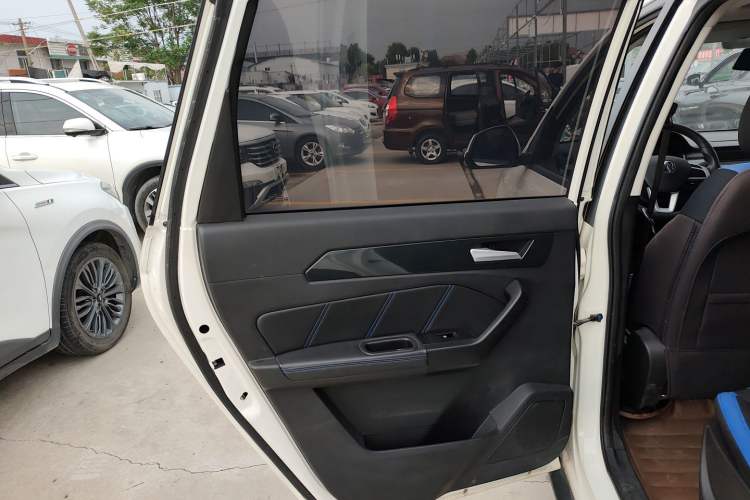 Used BAIC Weiwang M60 2017 1.5L Manual Silver Edition
