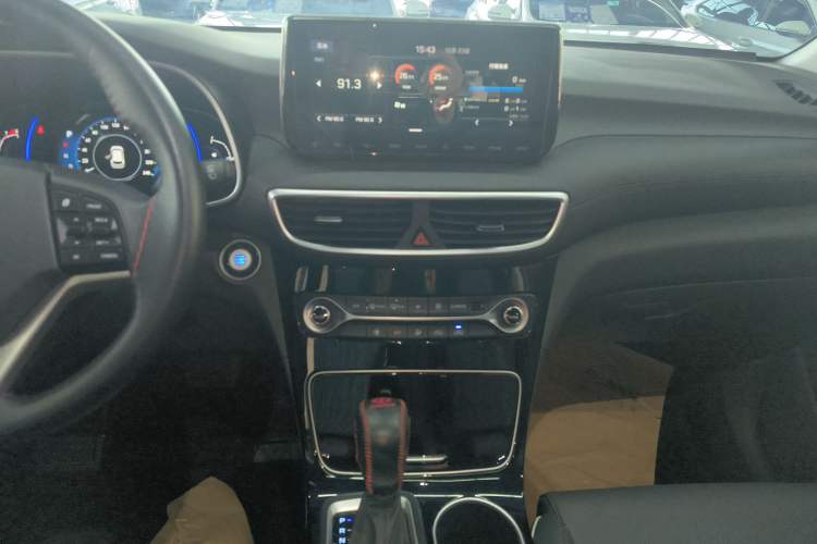 Used Hyundai Tucson 2019 280TGDi Dual-Clutch Two-Wheel Drive Fashion Edition China VI Standard