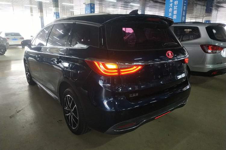 Used BYD Song MAX 2018 1.5T Automatic Smart Connect Elite Model with 6 Seats