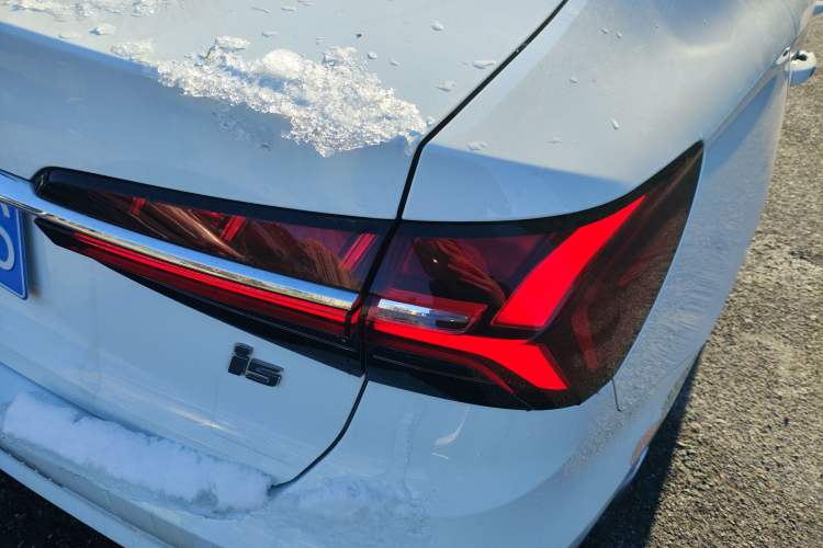 Used Roewe i5 2021 Revised Version 1.5L CVT Diamond Edition
