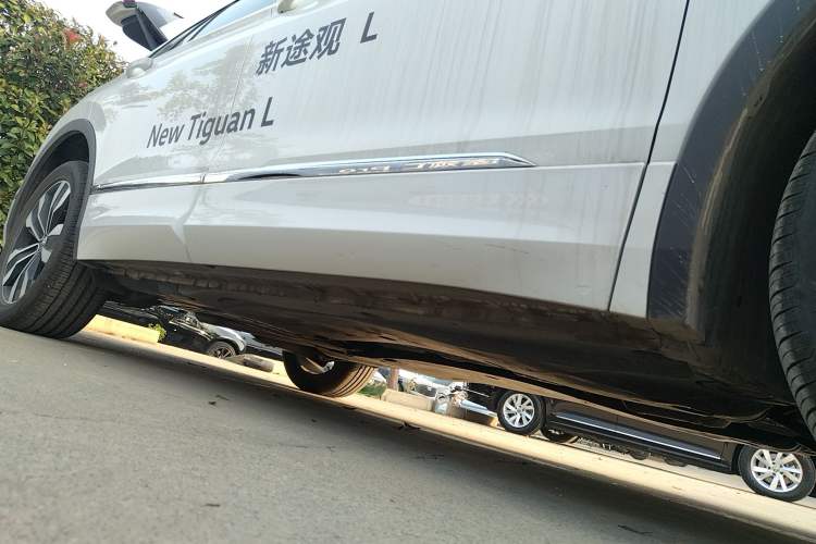 Used Volkswagen Tiguan L 2024 Outstanding Model 330TSI Automatic Two-Wheel Drive R-Line Dragon Glory Edition
