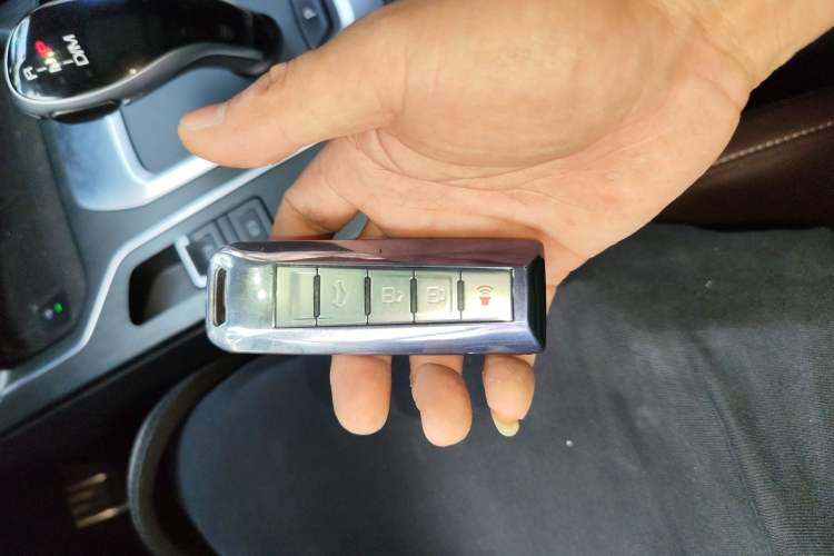 Used Wey VV6 2018 2.0T Two-Wheel-Drive Ultra-Luxury Version China V Standard
