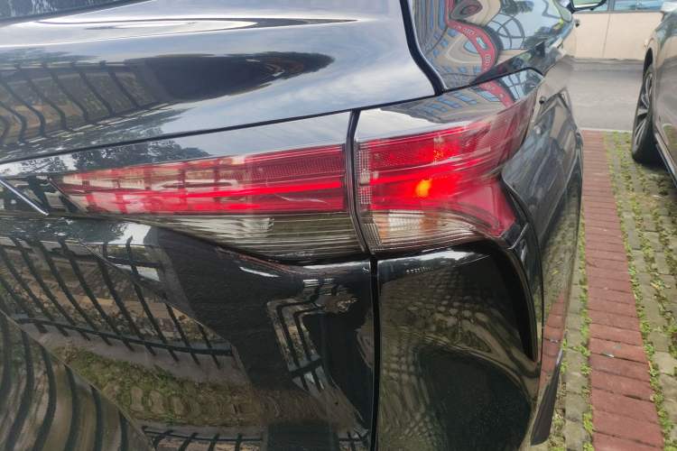 Used Toyota Granvia 2023 2.5L Hybrid Luxury Edition
