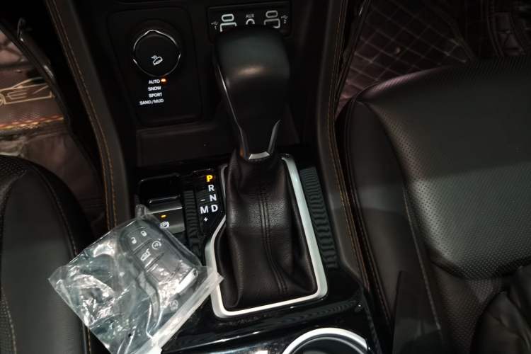 Used  Grand Commander 2018 2.0T Four-Wheel Drive Smart Enjoyment Version China V Emission Standard
