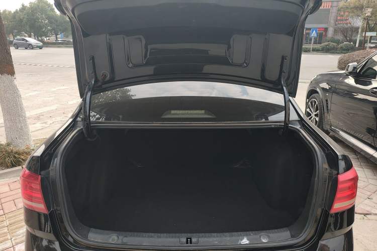 Used Volkswagen Lavida 2015 1.6L Automatic Fashion Edition