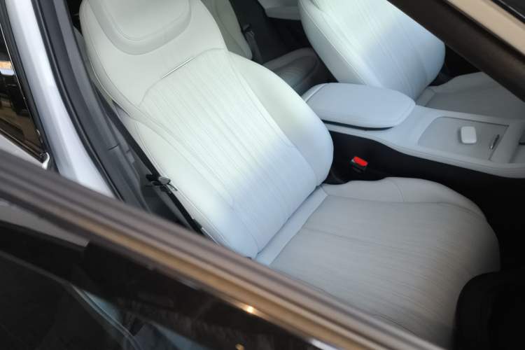 Used  L7 2023 1.5T 115 km Starship
