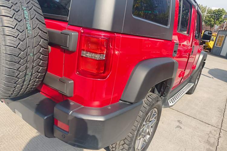 Used  BJ40 2016 40L 2.3T Automatic All-Wheel Drive Premium Edition
