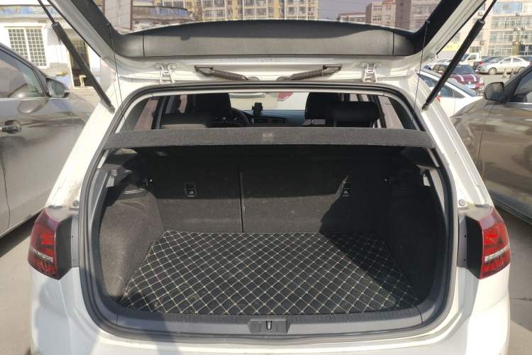 Used Volkswagen Golf 2017 230TSI Automatic Comfort Edition – Celebrating Milestone of One Million Units
