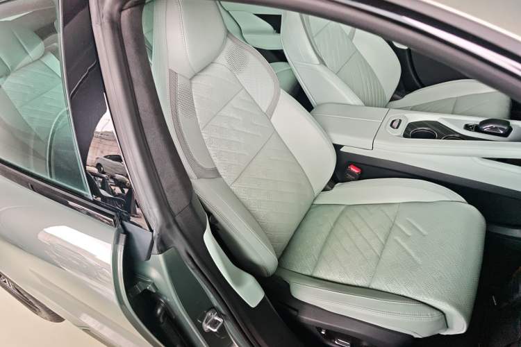 Used Zeekr 001 2025 WE Edition 100 kWh Rear-Wheel Drive
