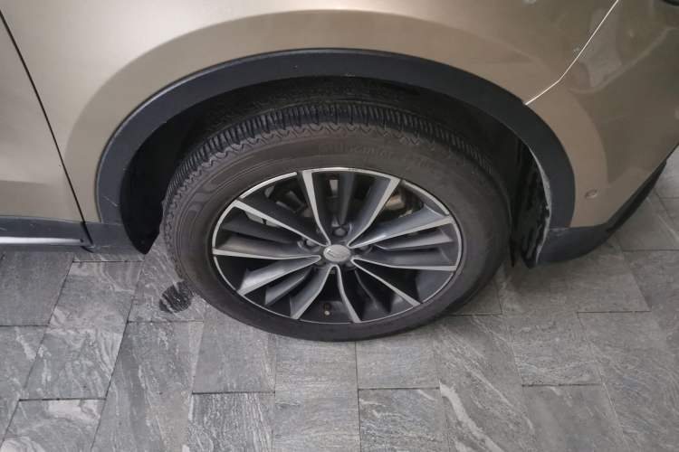 Used Geely Auto Emgrand X7 Sport 2018 1.8TD Automatic Two-Wheel Drive ZhiZun Model with 4G Connectivity