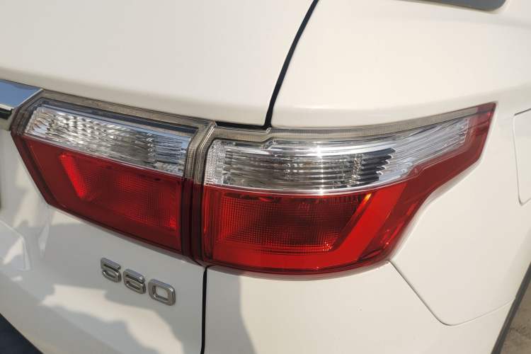 Used Dongfeng Fengon S560 2018 1.8L Manual Urban Model 7 Seats