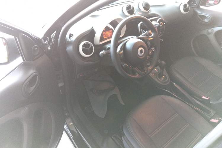 Used  forfour 2016 1.0L 52 kW Dynamic Edition
