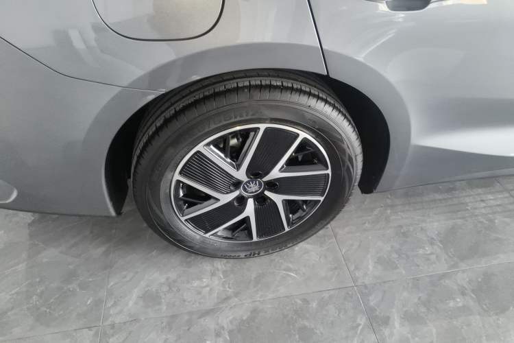 Used BYD Qin L 2025 DM-i Smart Drive 120KM Leading Model
