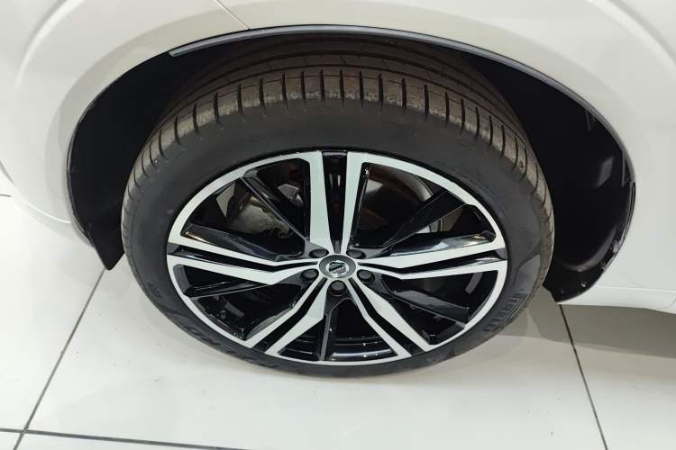 Used Volvo XC60 New Energy 2022 T8 Plug-in Hybrid All-Wheel Drive Zhiyuan Sport Edition
