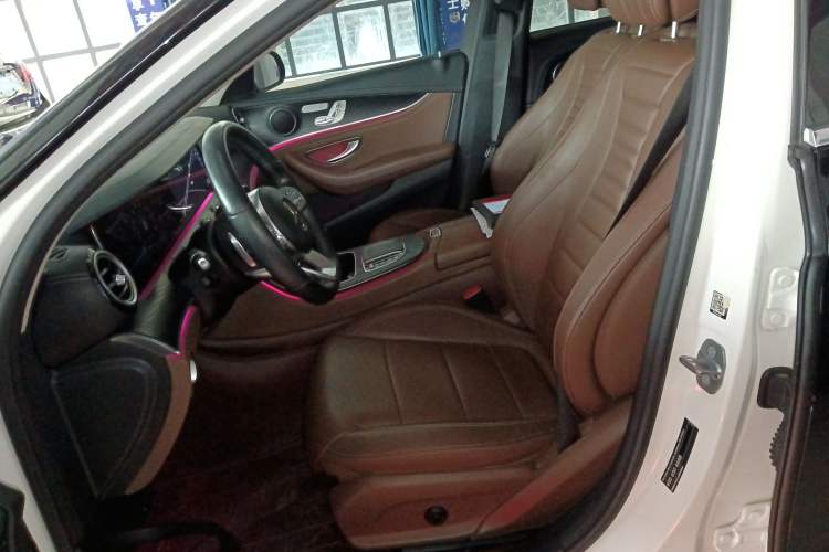 Used Mercedes-Benz E-Class 2019 E 300 L Sporty and Stylish Model