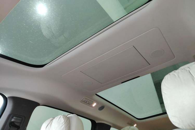 Used Li Auto MEGA 2024 Ultra Model
