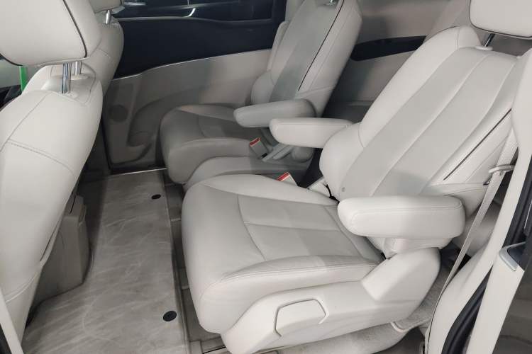 Used Buick GL8 2021 Land Cruiser Executive Class 652T Luxury Model