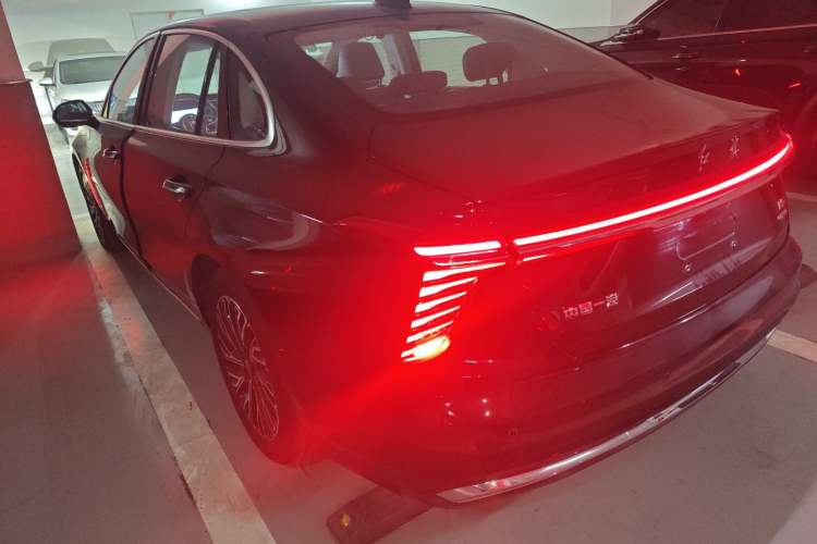 Used Hongqi H5 2024 2.0T Automatic Smart Connect Flagship Edition
