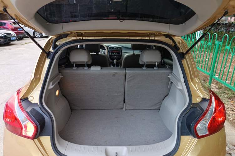 Used Nissan Tiida 2011 1.6L CVT Smart Version
