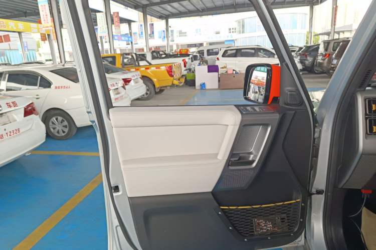 Used  V23 2025 401 Two-Wheel Drive Intelligent Driving Version
