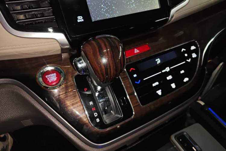 Used Honda Odyssey 2015 Revised 2.4L Luxury Edition