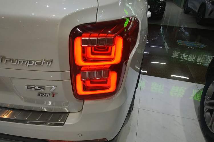 Used GAC Trumpchi GS7 2017 320T Two-Wheel-Drive Luxury Smart Connectivity Model
