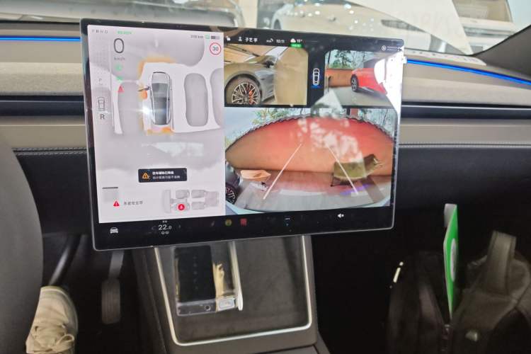 Used Tesla Model Y L 2025 Long-Range All-Wheel-Drive Version
