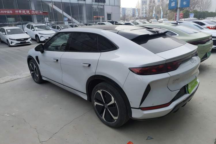 Used BYD Song L EV 2025 Intelligent Driving Version 662 km LiDAR Excellence Edition
