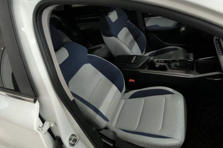 Used Geely Auto Emgrand 2022 4th Generation 1.5L CVT Flagship Model
