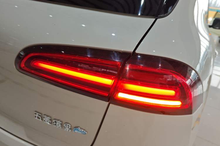 Used Wuling Bingo PLUS 2024 330 km Range Five-Seater Version
