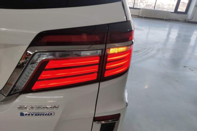 Used Honda Elysion 2019 2.0L Hybrid Luxury Edition
