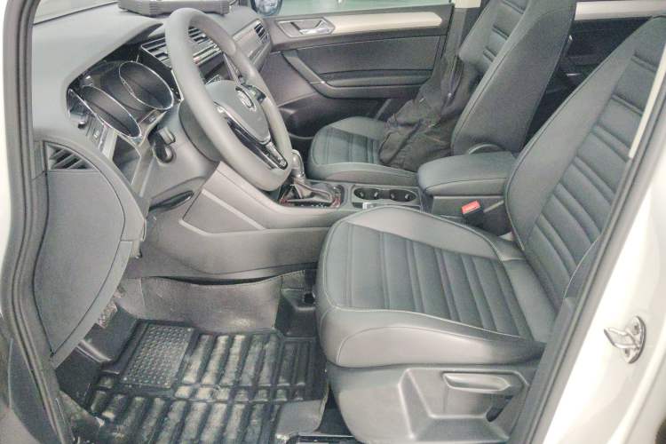 Used Volkswagen Touran 2018 Volkswagen Touran L 280TSI DSG Comfort Edition 7 Seats China VI Standard
