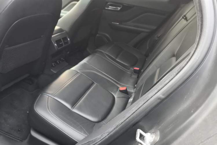 Used Jaguar F-PACE 2018 2.0T Two-Wheel Drive Urban Deluxe Edition
