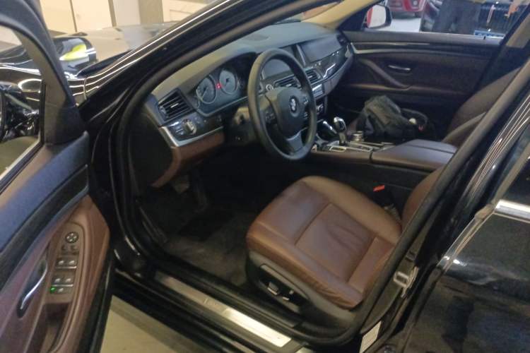 Used BMW 5 Series 2014 525Li Luxury Design Package
