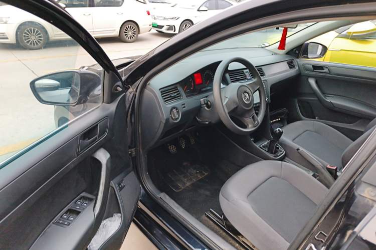 Used Volkswagen Santana 2015 1.4L Manual Fashion Edition
