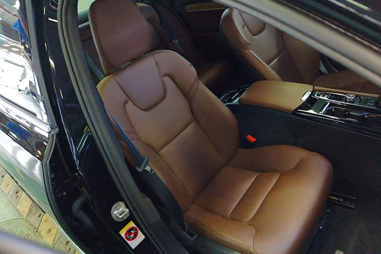 Used Volvo S90 New Energy 2024 Plug-in Hybrid Four-Wheel Drive Long-Range Zhiyi Luxury Edition