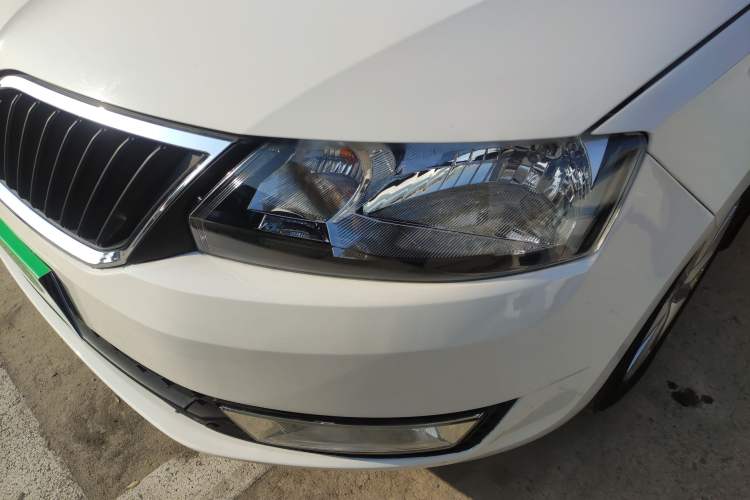 Used Skoda Rapid 2015 1.6L Automatic Smart Selection Model
