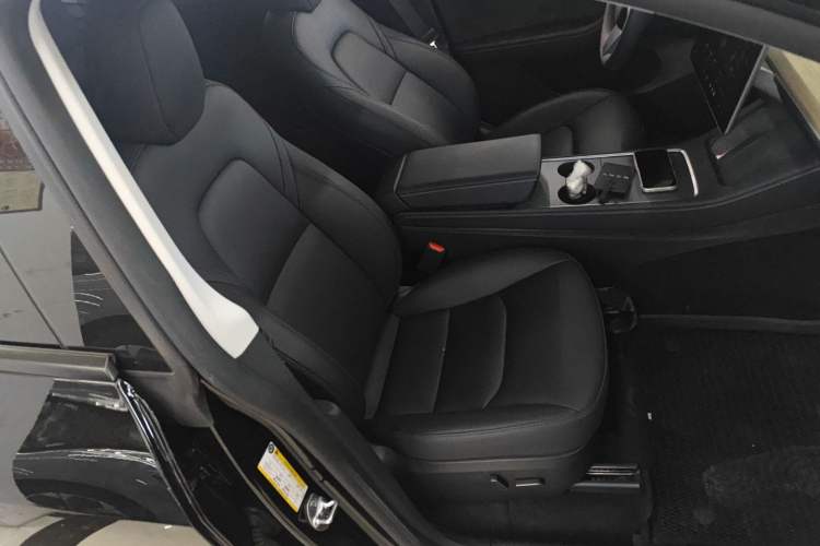 Used Tesla Model Y 2023 Rear-Wheel-Drive Version
