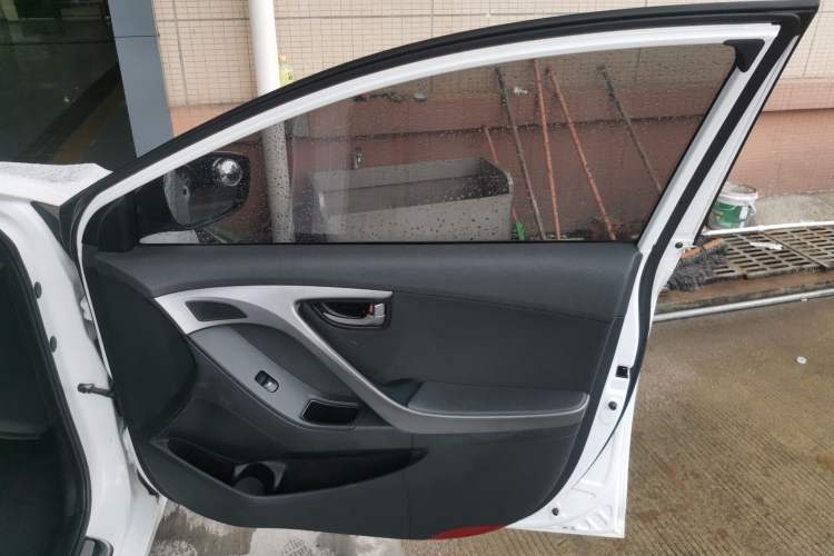 Used Hyundai Elantra 2016 1.6L Automatic Smart Version
