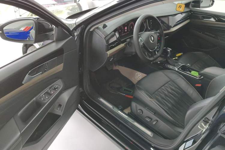 Used Volkswagen Passat 2020 330TSI Luxury Edition China VI
